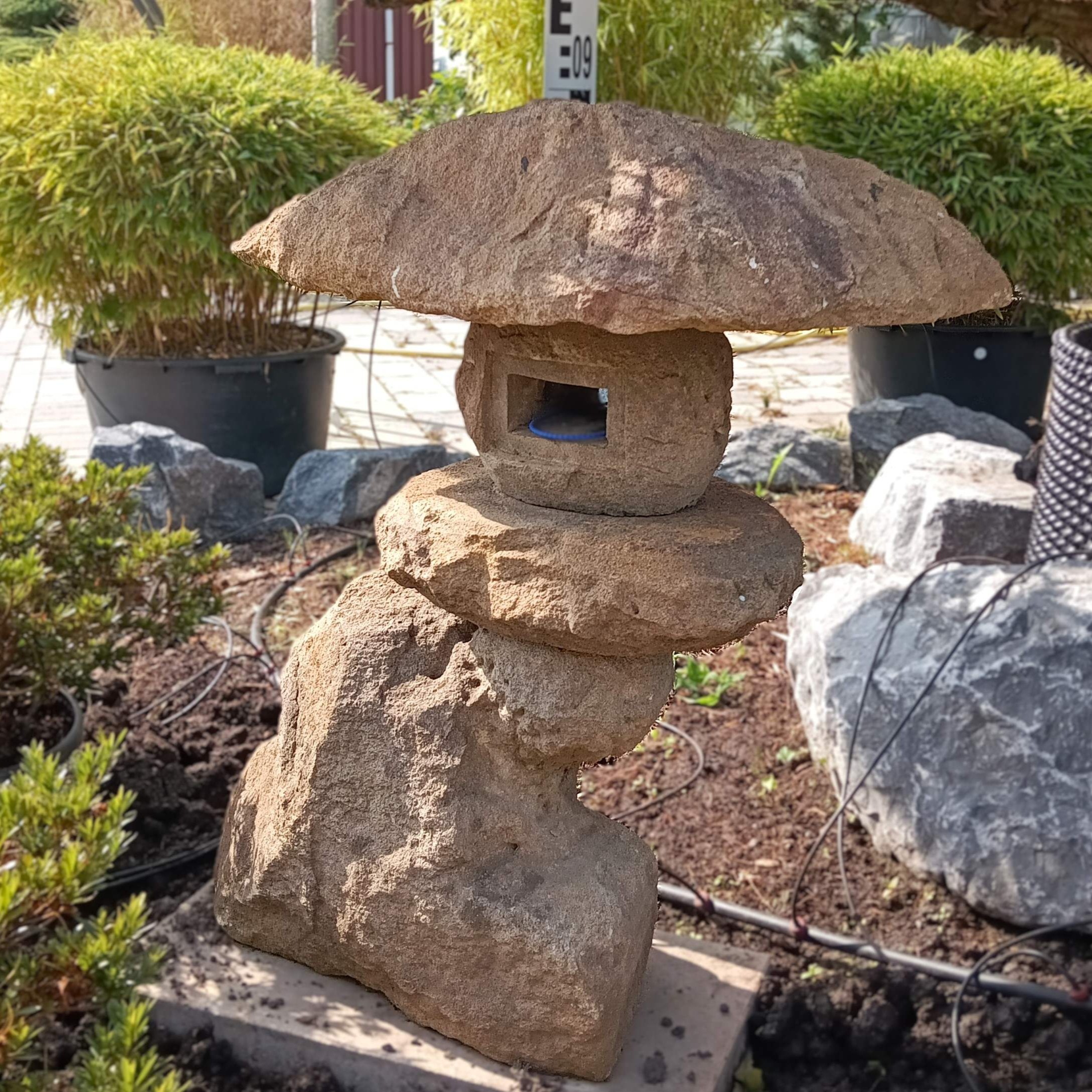 Steinlaterne aus Japan "Yamadoro"